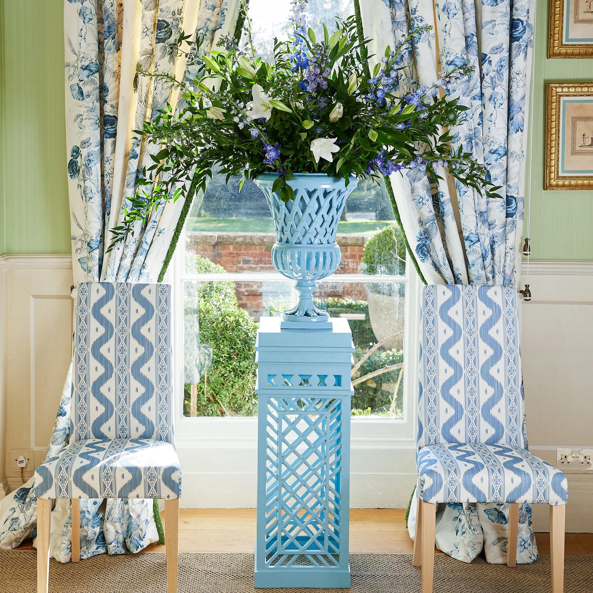 Adelaide Blue Lattice Urn & Pedestal - Image 3