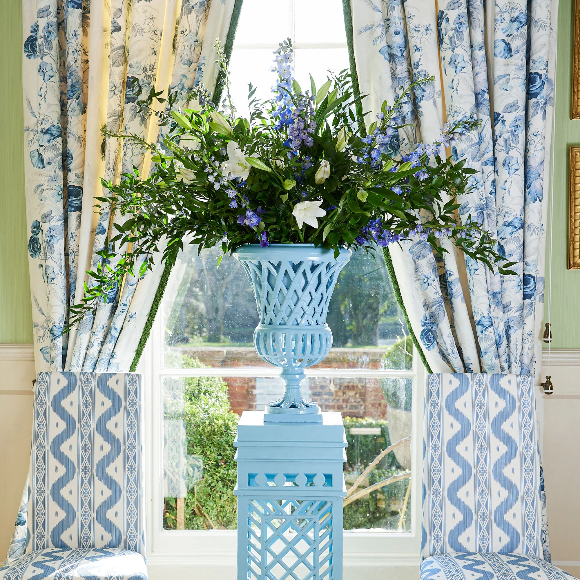 Adelaide Blue Lattice Urn & Pedestal - Image 5