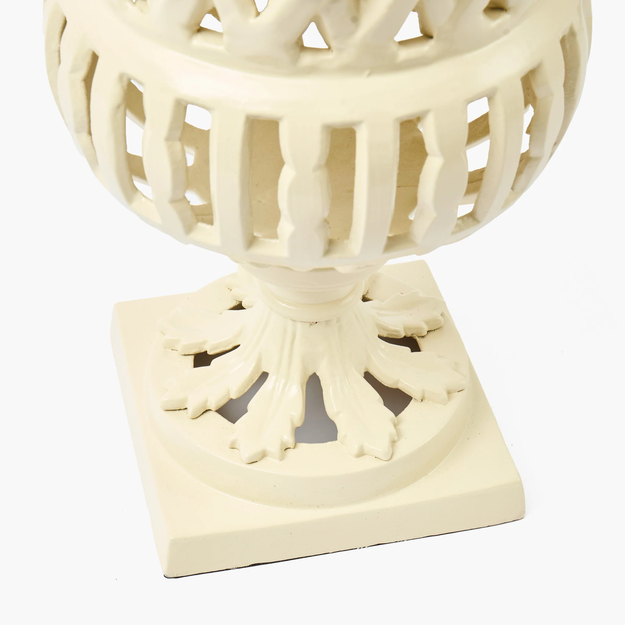 Adelaide Putty Lattice Urn - Image 3