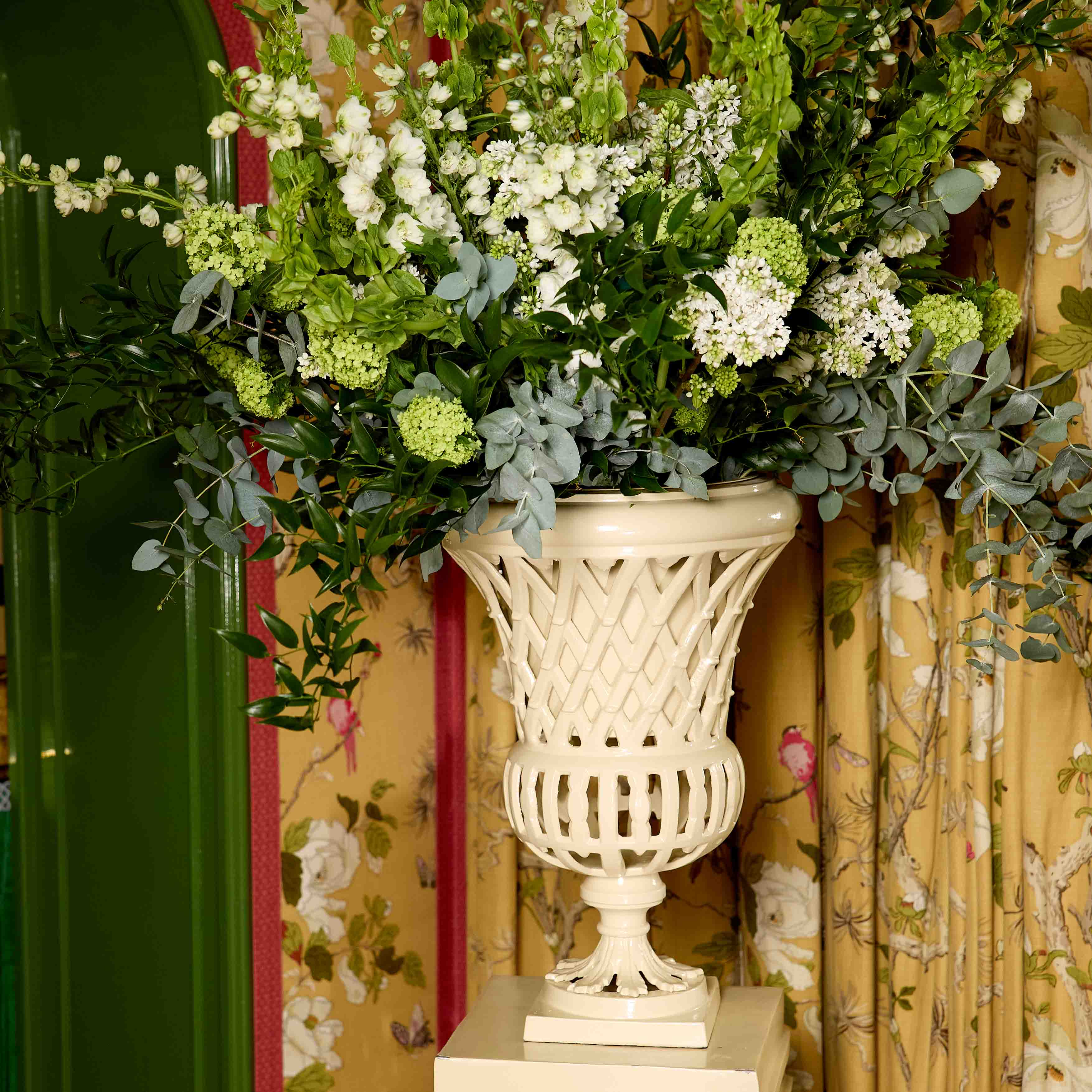 Adelaide Putty Lattice Urn & Pedestal - Image 6