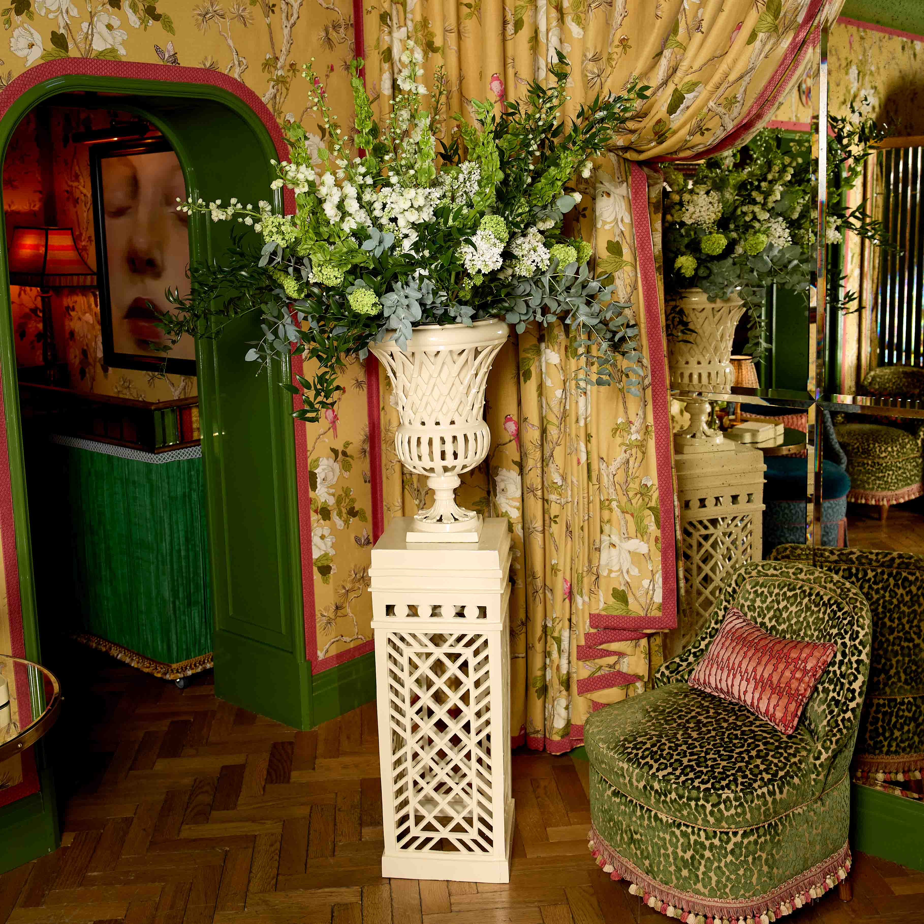 Adelaide Putty Lattice Urn & Pedestal - Image 4