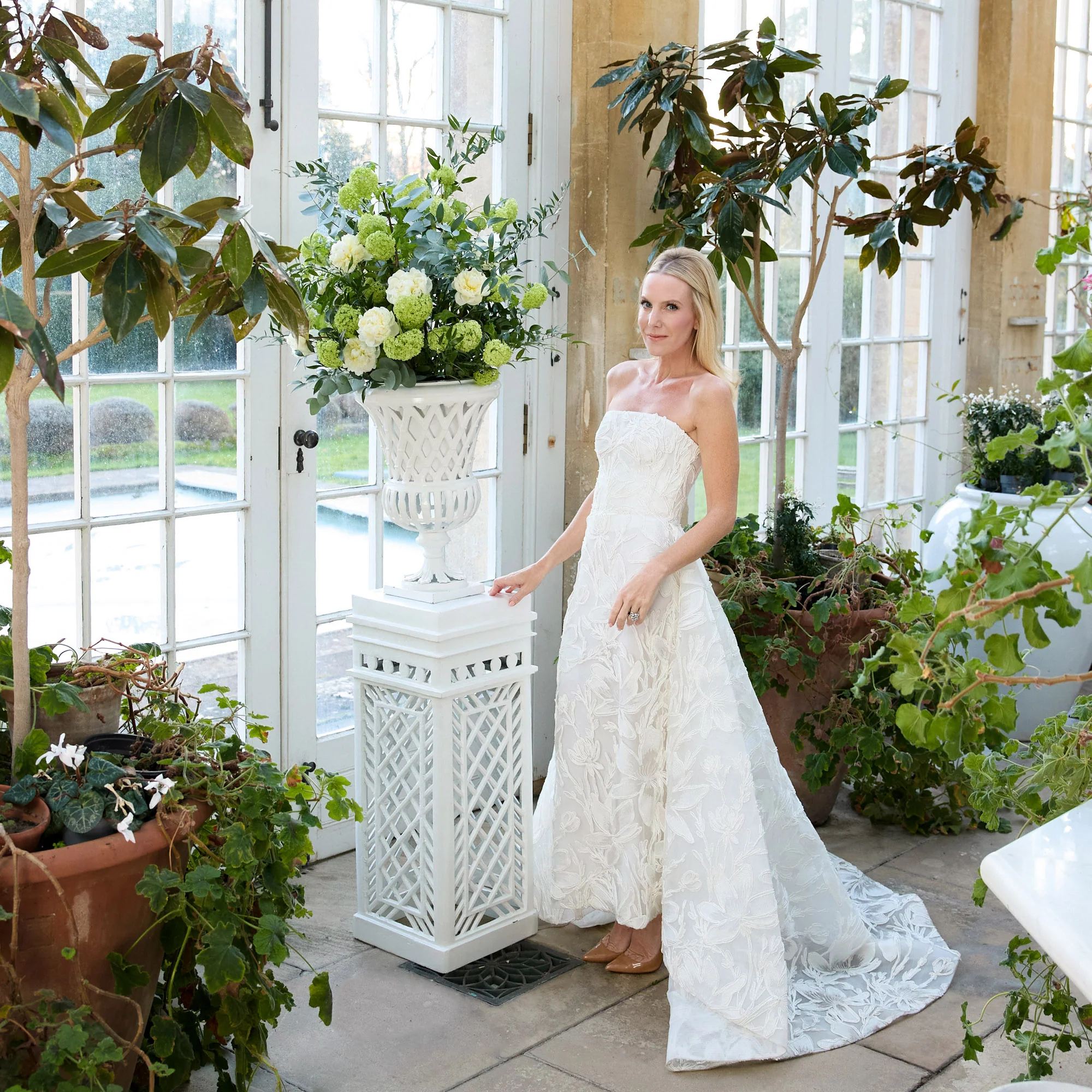 Adelaide White Lattice Urn & Pedestal - Image 2