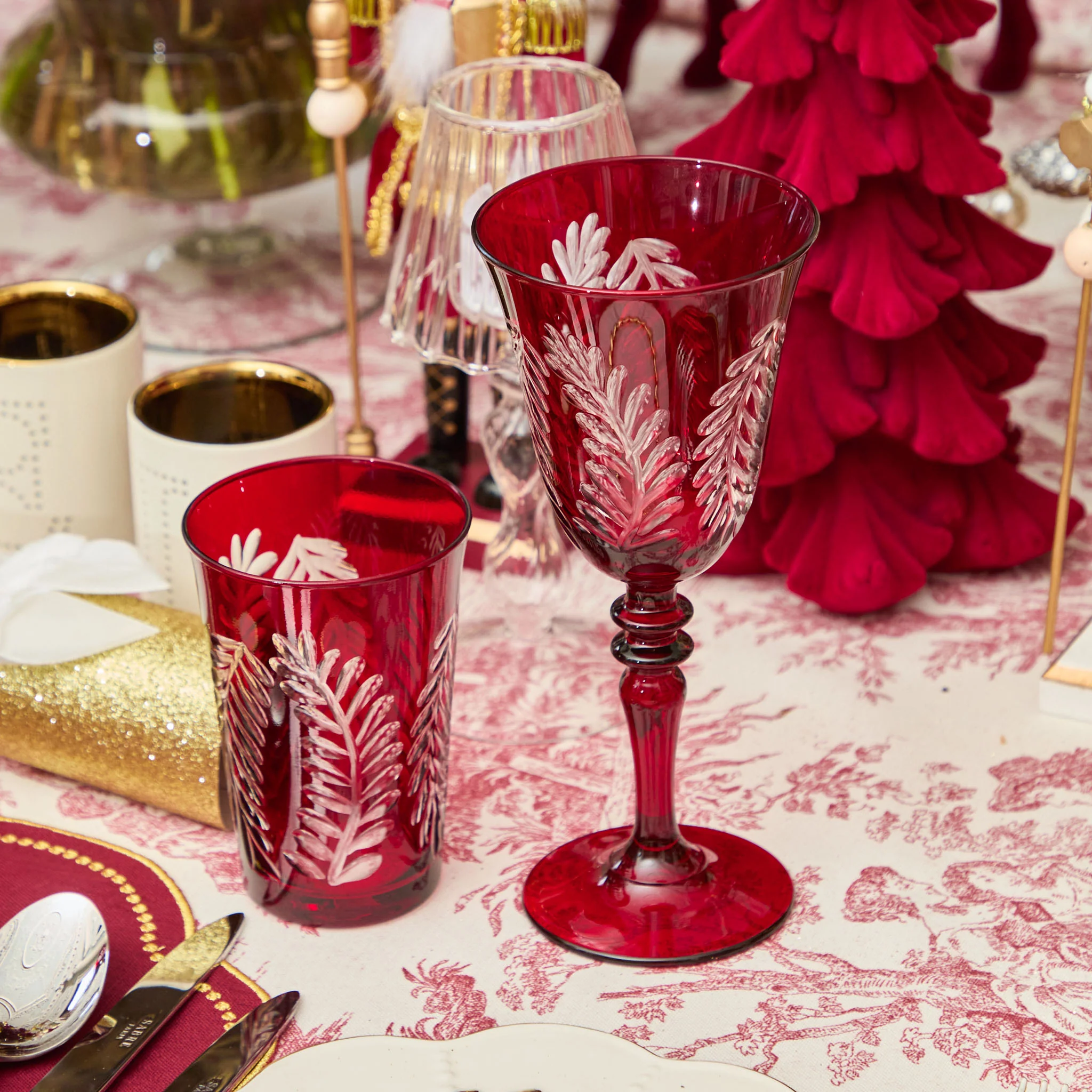 Brigitte Red Garland Engraved Wine Glass (Set of 4) - Image 11