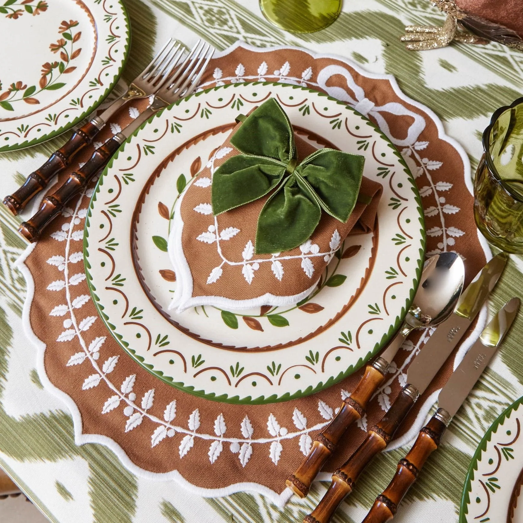 Chocolate Bow Laurel Napkins (Set of 4) - Image 10