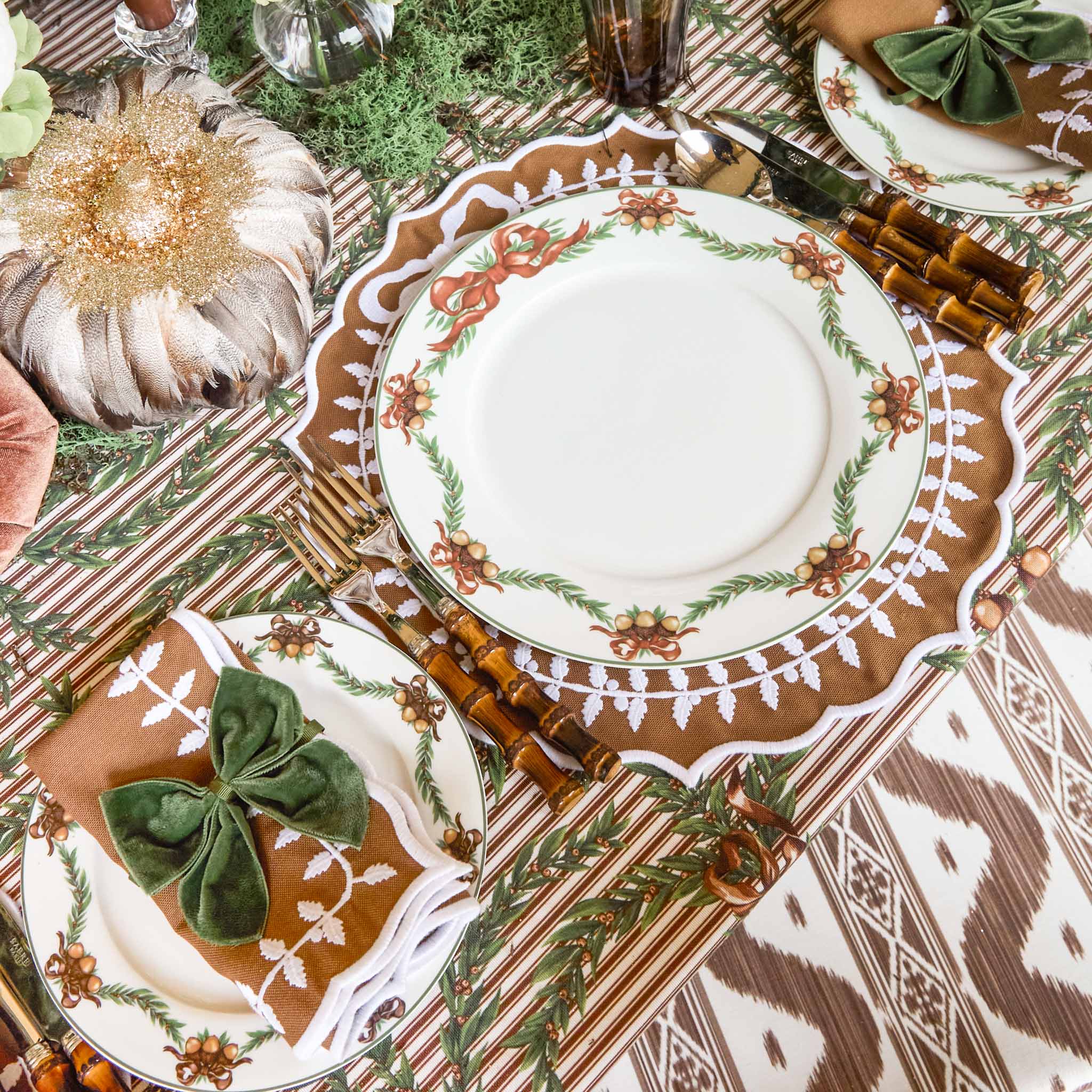 Chocolate Bow Laurel Placemats & Napkins (Set of 4) - Image 7