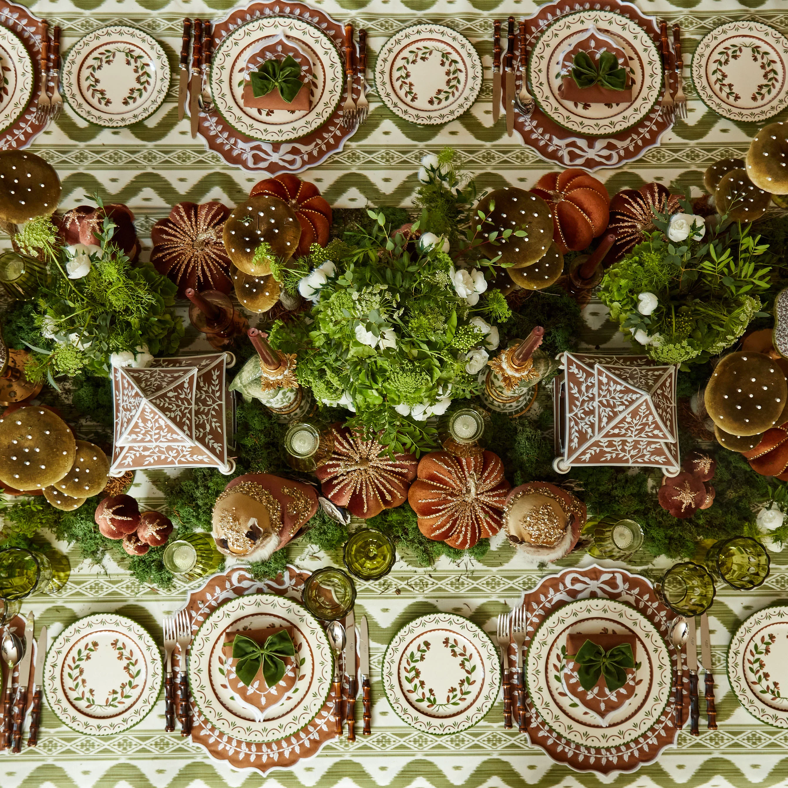 Chocolate Bow Laurel Placemats & Napkins (Set of 4) - Image 9