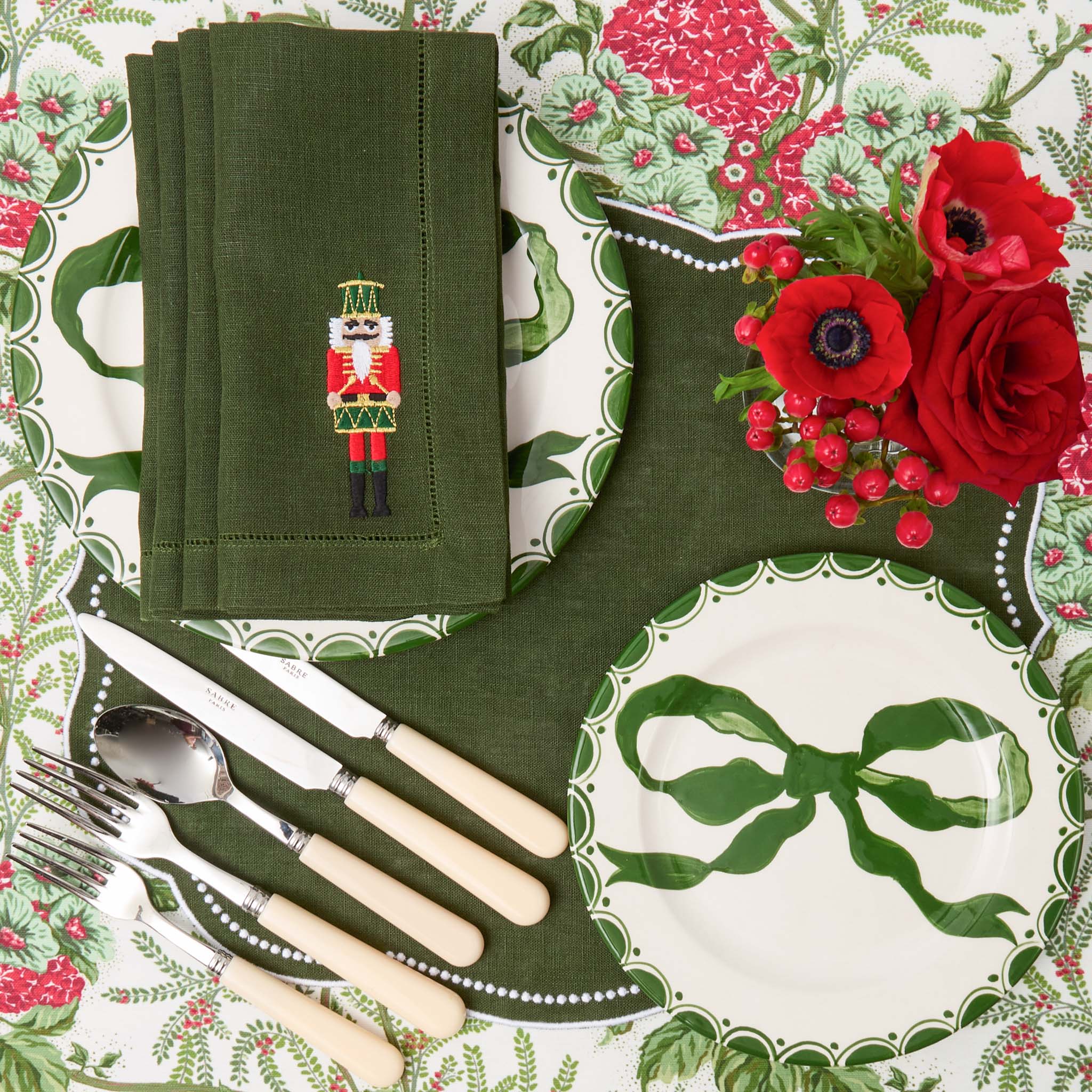 Marilyn Forest Green Bow Starter Plate - Image 4