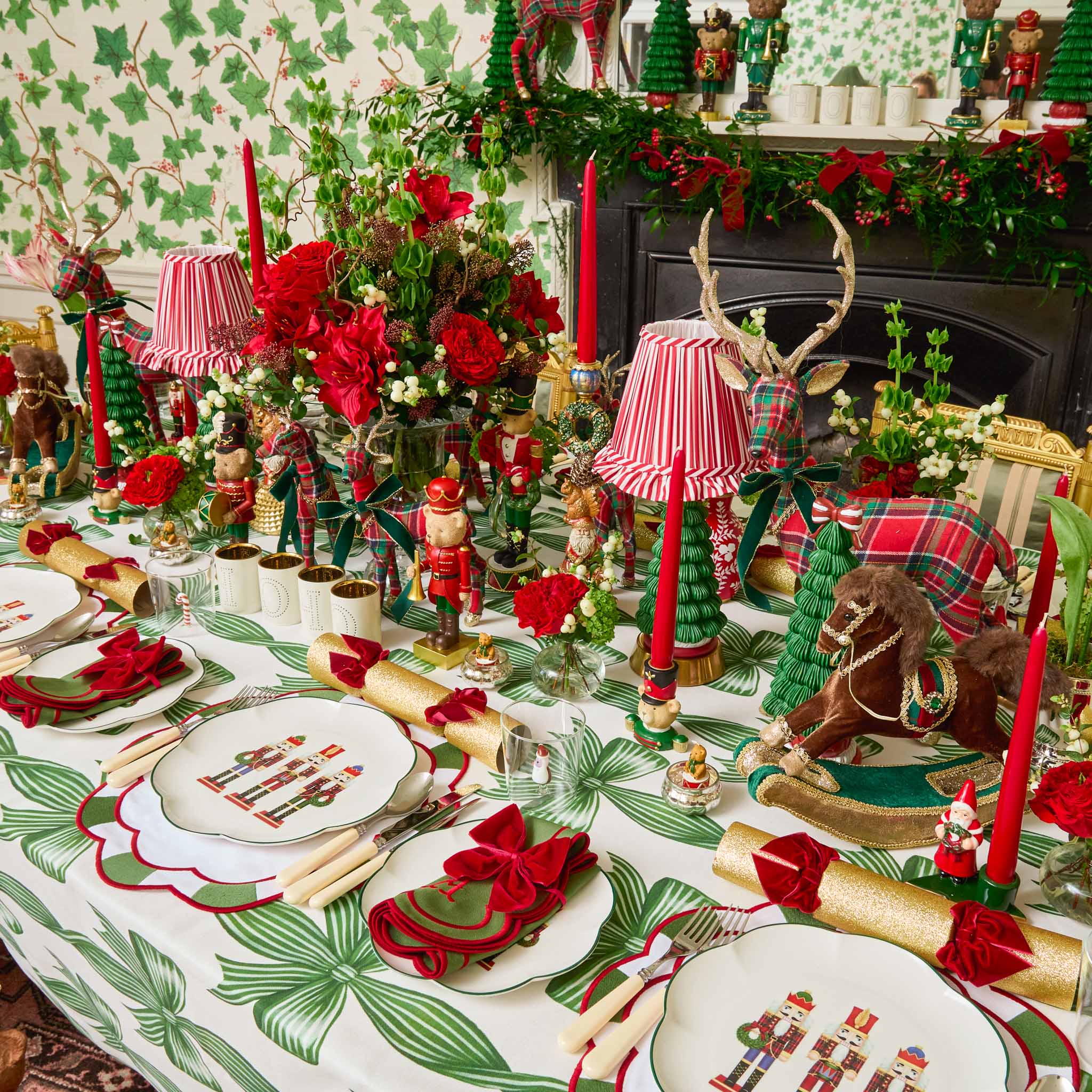 Green & Red Candycane Napkins (Set of 4) - Image 4