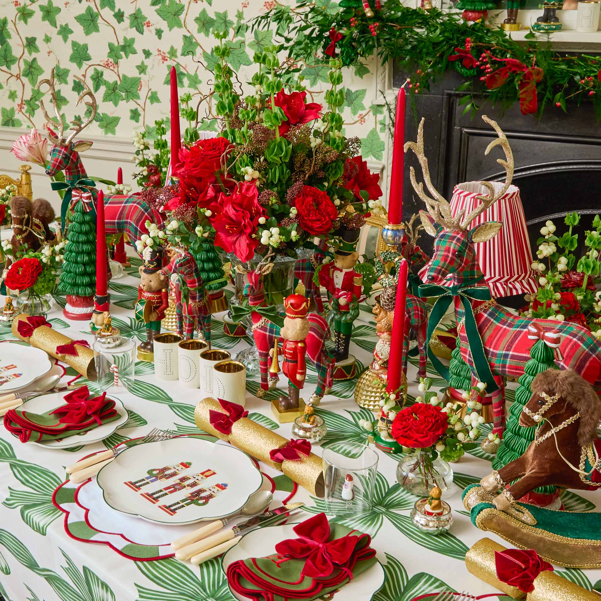 Green Bow Candycane Tablecloth - Image 9