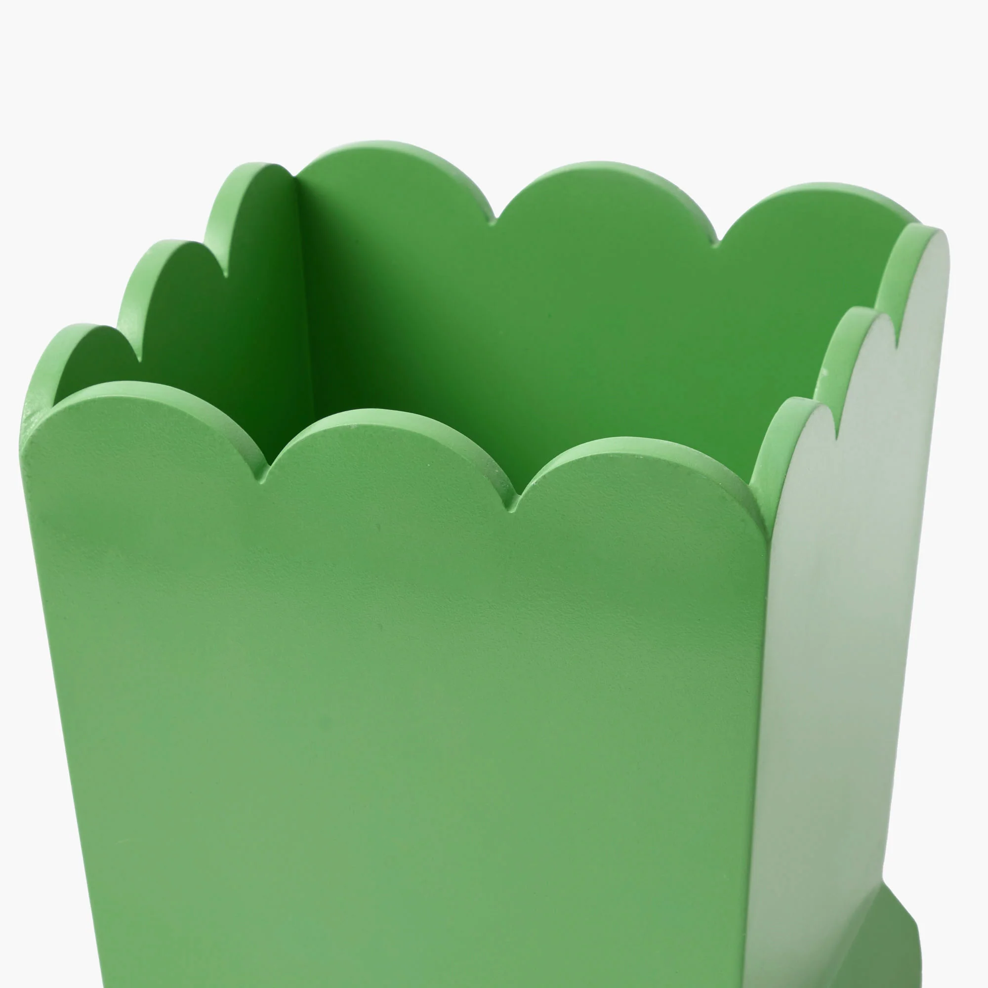 Green Scalloped Lacquer Waste Paper Bin - Image 6