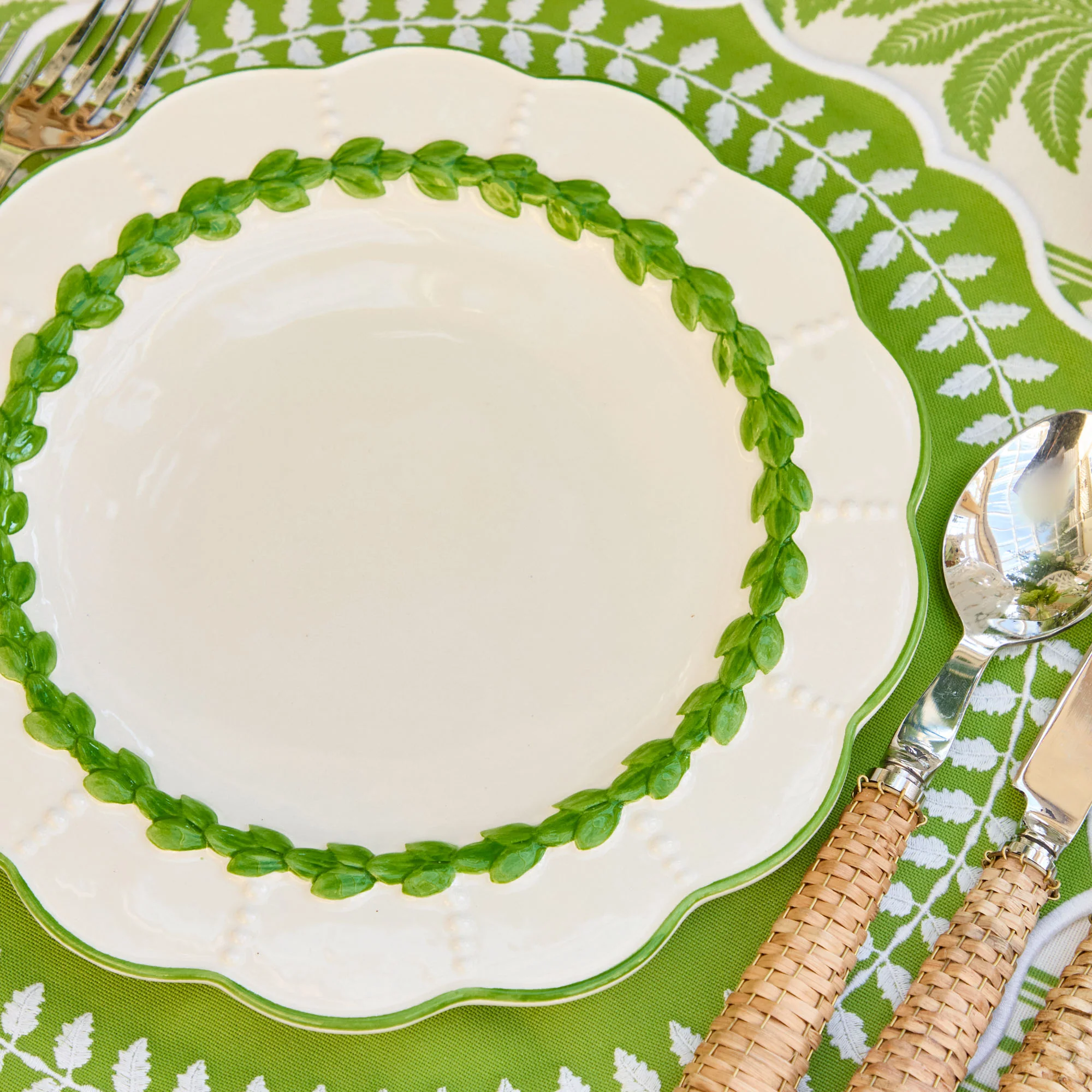 Green Laurel Dinner & Starter Plates (Set of 8) - Image 8