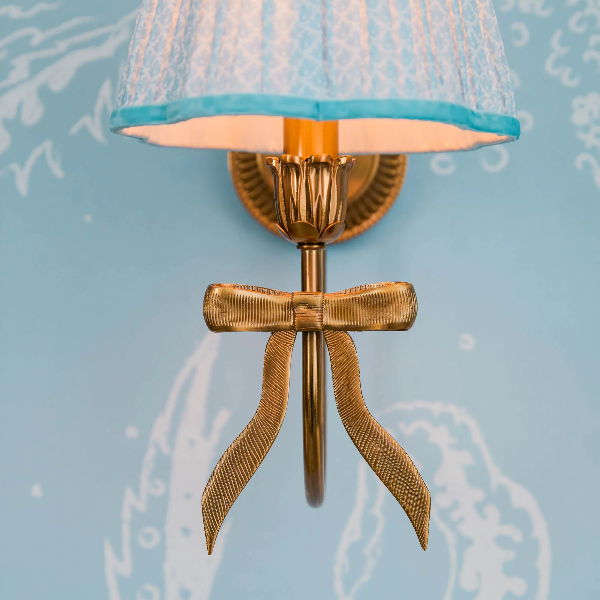 Marilyn Bow Rechargeable Wall Light - Image 10