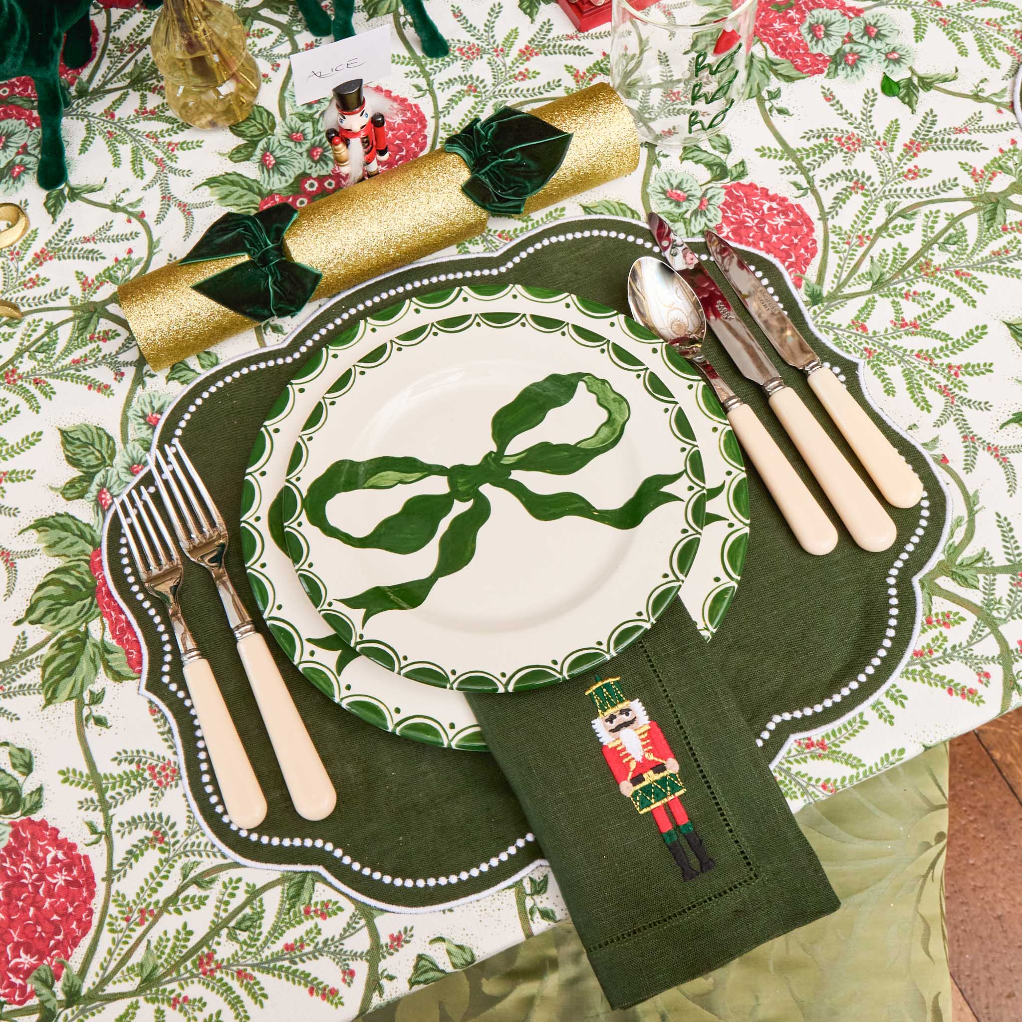 Marilyn Forest Green Bow Starter Plate - Image 2
