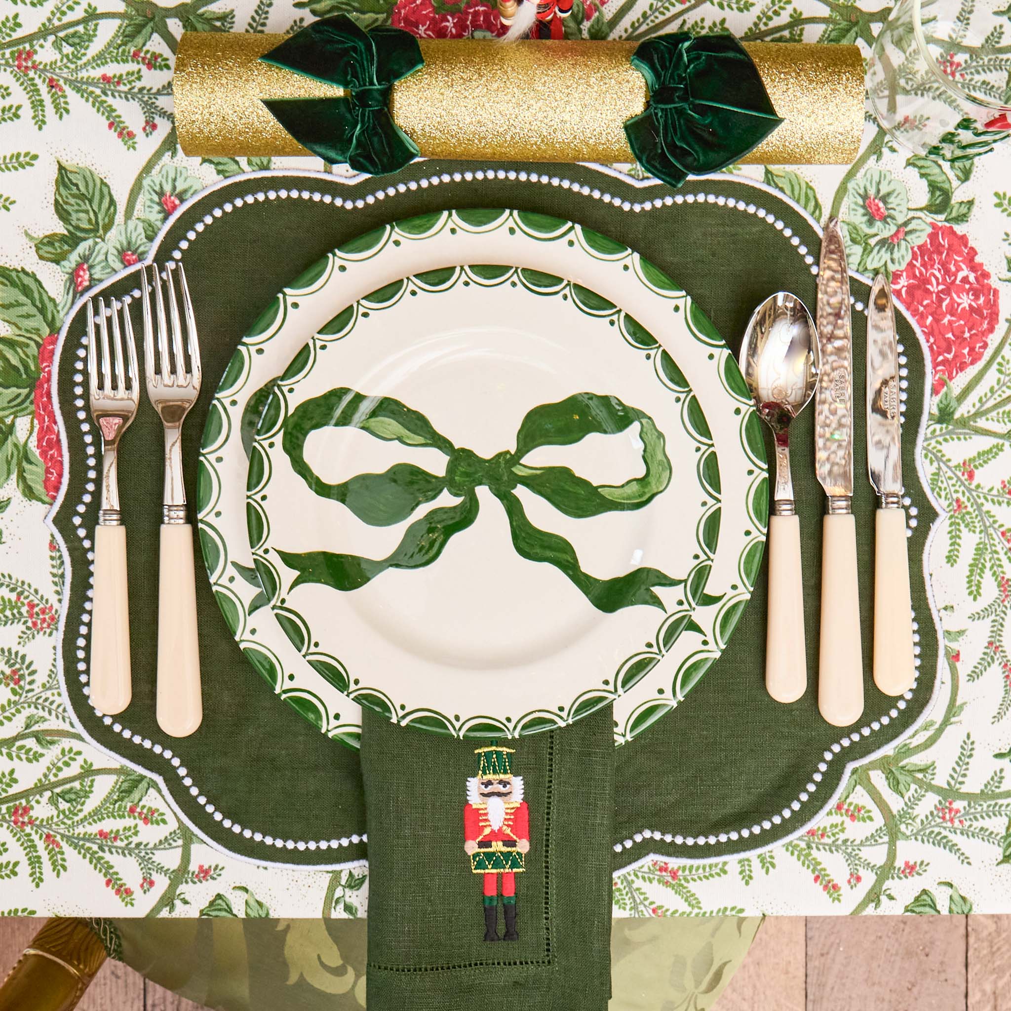 Marilyn Forest Green Bow Starter Plates (Set of 4) - Image 2
