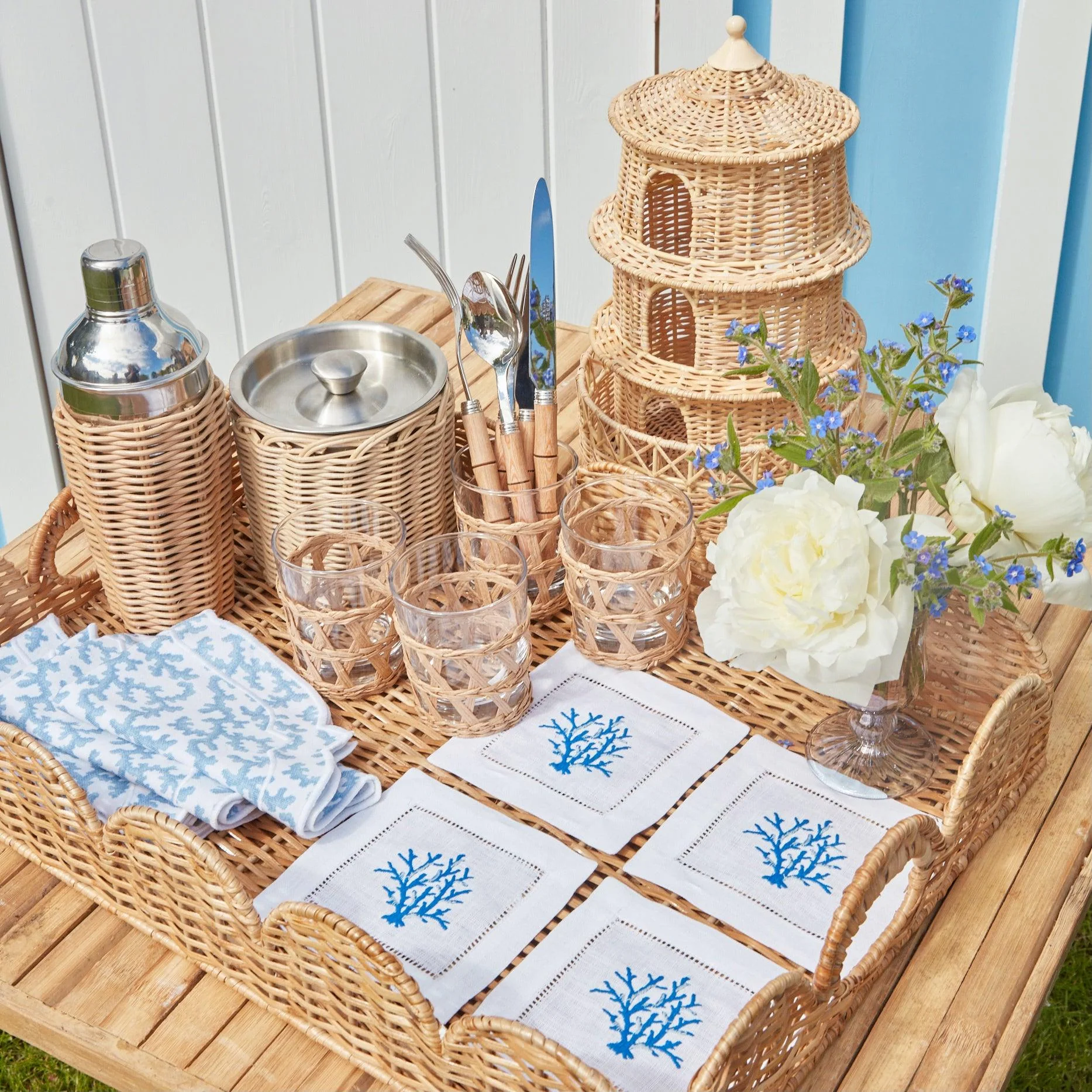 Natural Scalloped Rattan Tray - Image 9