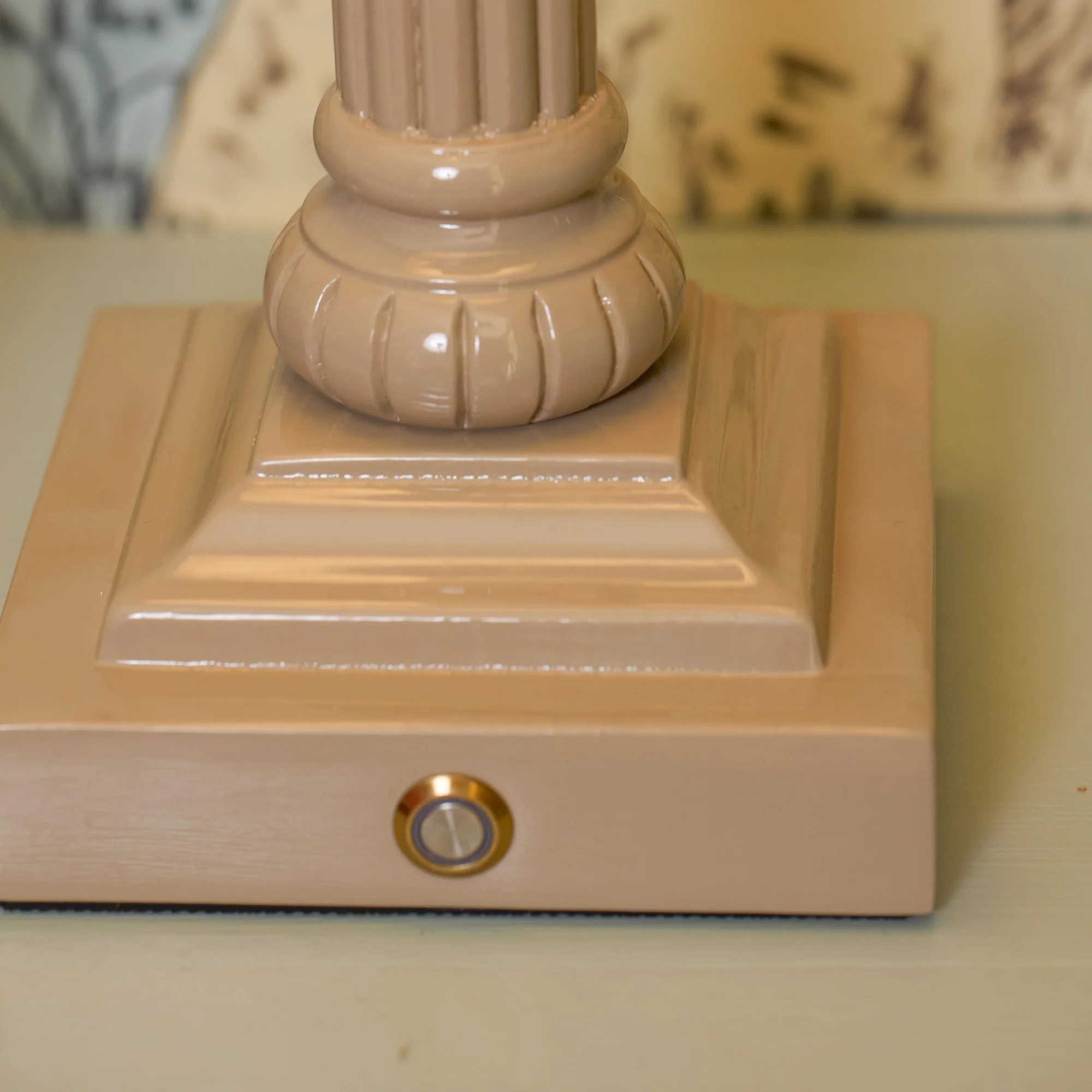 Putty Corinthian Lacquer Rechargeable Lamp - Image 10