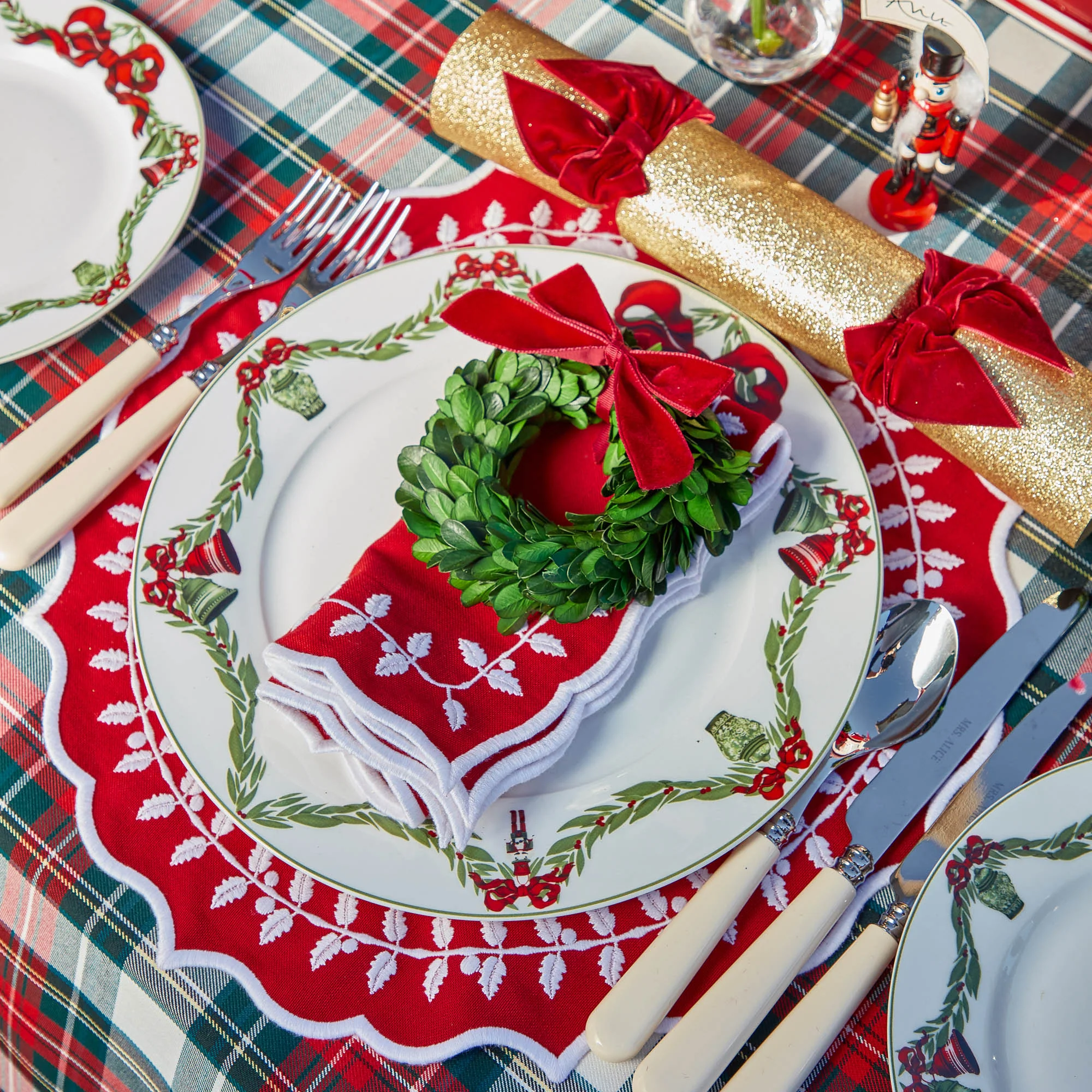 Red Bow Laurel Napkins (Set of 4) - Image 4