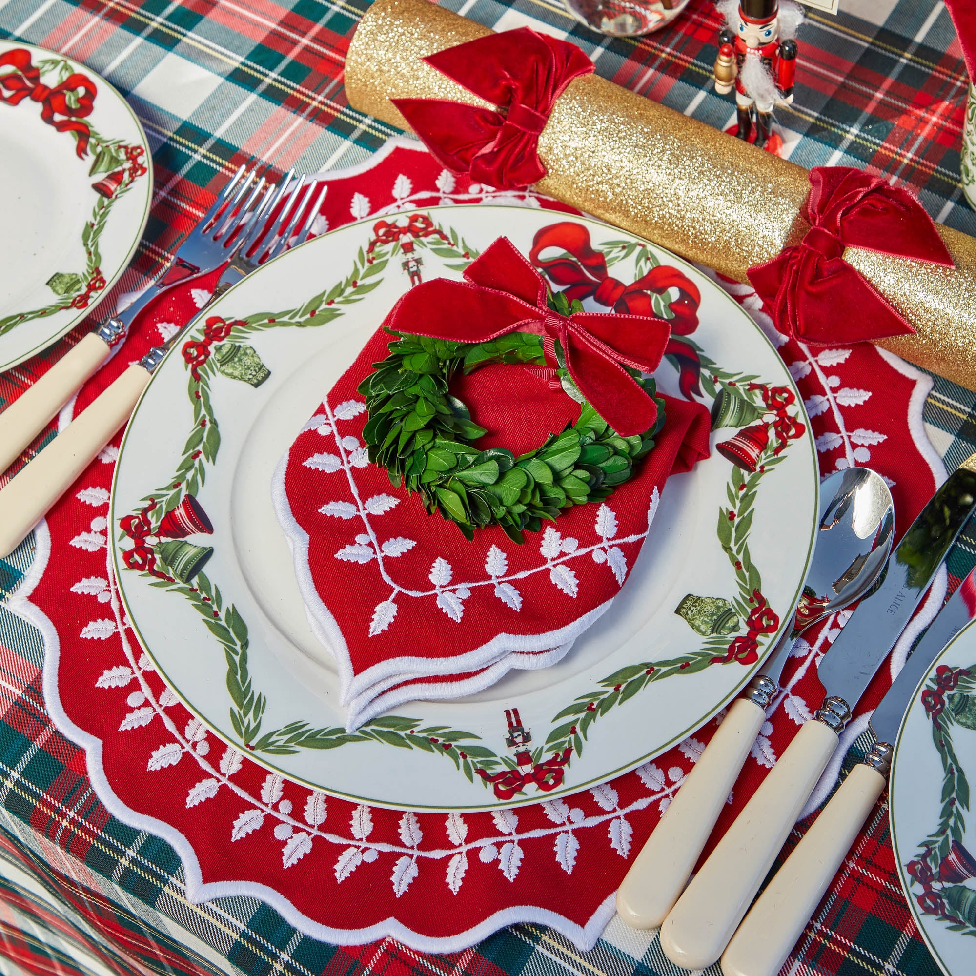 Red Bow Laurel Placemats (Set of 4) - Image 2