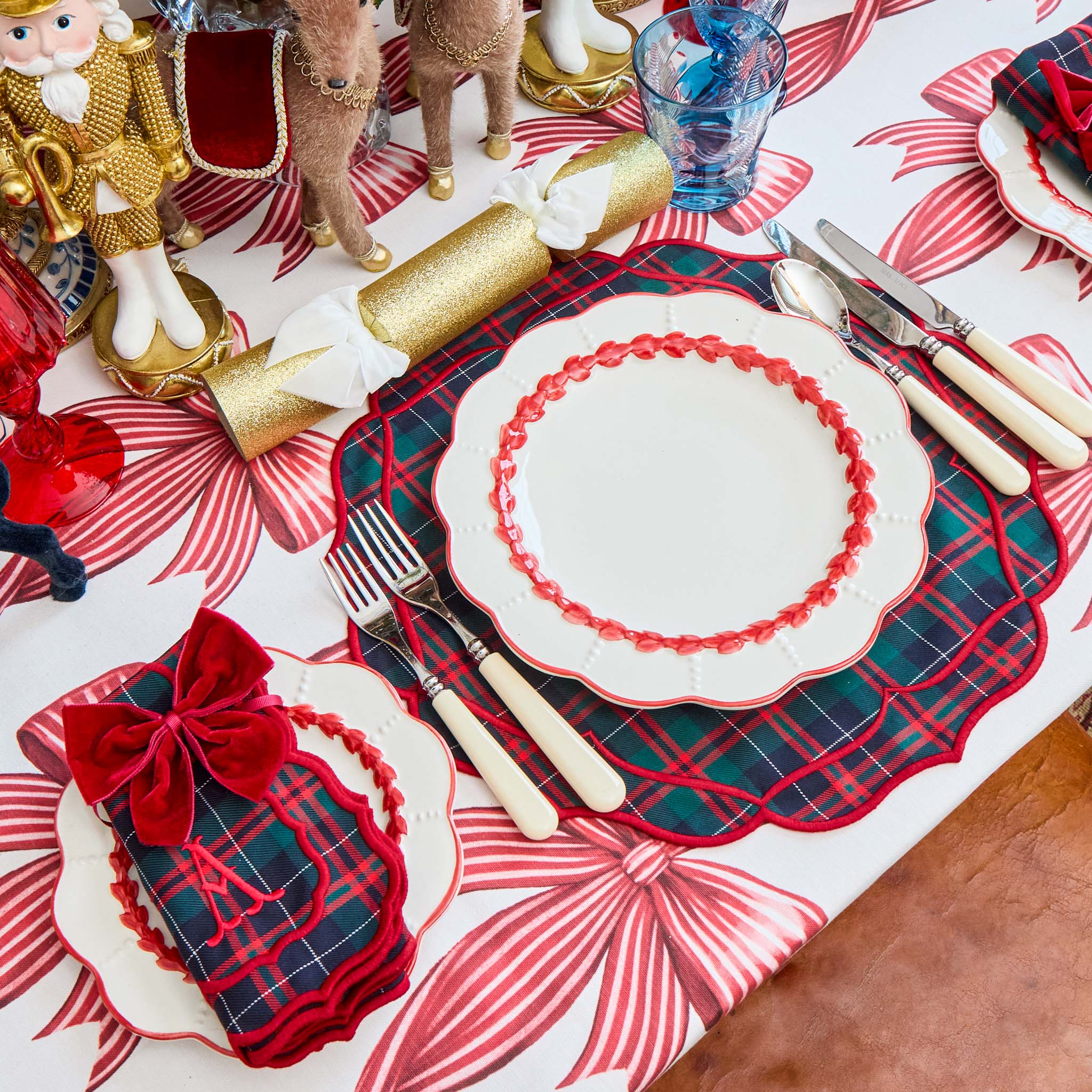 Red Laurel Dinner Plate - Image 11