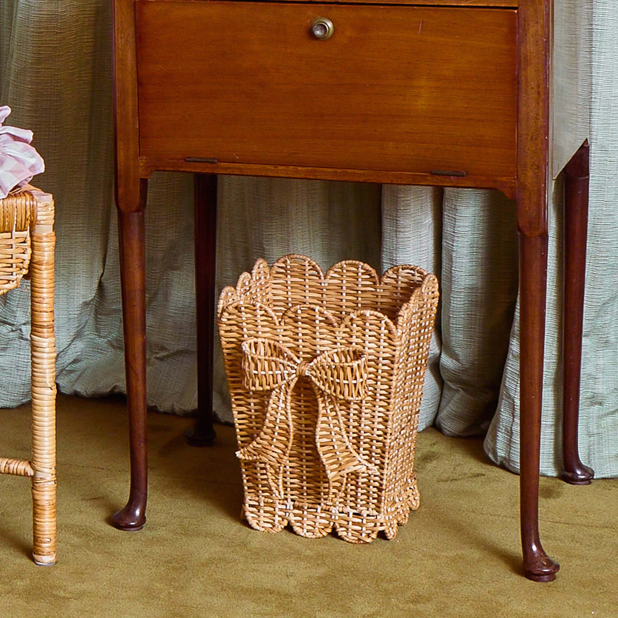 Scalloped Bow Rattan Waste Paper Bin - Image 2